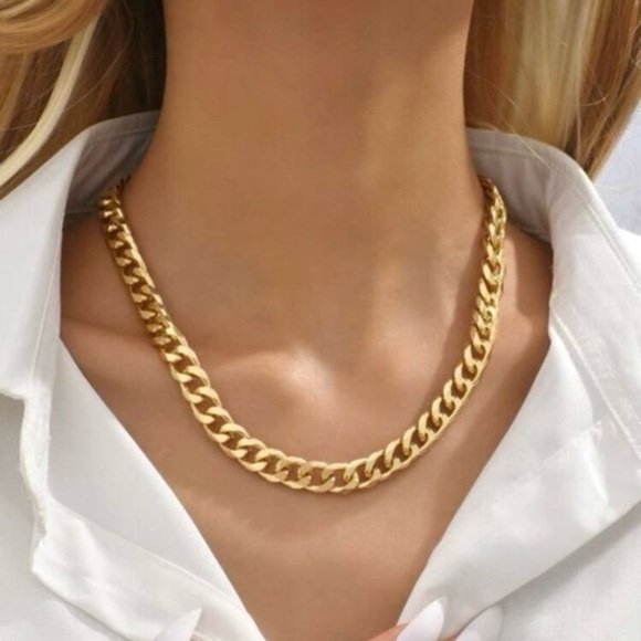 Jewelry - Gold Cuban Link Chain